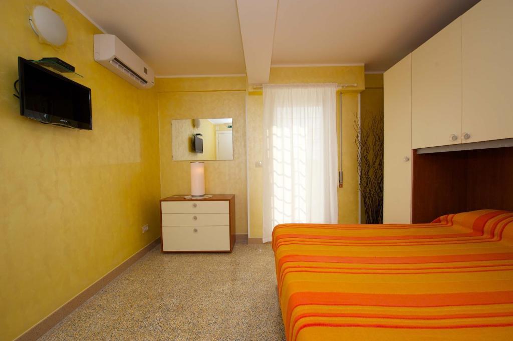 Guest house Holiday And *
